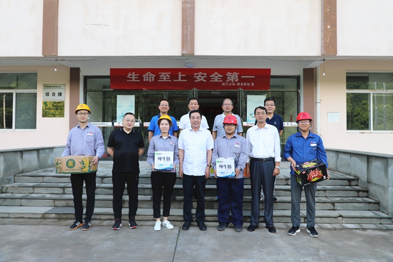 黃龍站慰問_副本.jpg